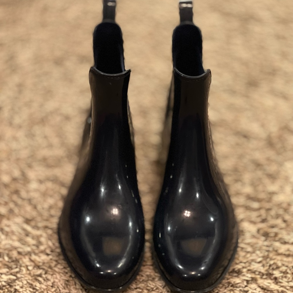 Navy blue rain boots, size 7.